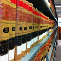 Foto tirada no(a) Lloyd Sealy Library, John Jay College of Criminal Justice por Robin D. em 11/28/2012