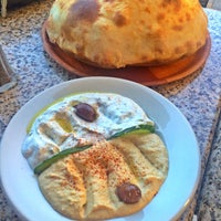 Das Foto wurde bei Istanbul Turkish Cuisine von Angela am 4/28/2015 aufgenommen