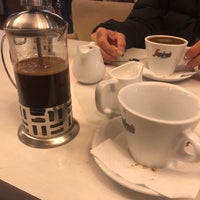 Foto tirada no(a) La Vita é Bella Cafe por Esen İ. em 11/23/2019