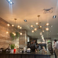 Foto diambil di Gregorys Coffee oleh Ozlem Y. pada 5/19/2022