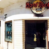 Photo taken at Hard Rock Cafe Lisboa by Batum on 9/28/2016