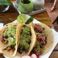 Das Foto wurde bei Tacos Cuautla Morelos von Lynne V. am 6/26/2019 aufgenommen