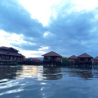 Photo taken at Shwe Inn Tha Floating Resort by MON M. on 11/7/2016