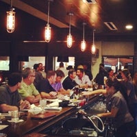 Foto diambil di Foxhole Culinary Tavern oleh Foxhole Culinary Tavern pada 8/8/2014