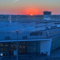 รูปภาพถ่ายที่ Courtyard by Marriott Warsaw Airport โดย Huw L. เมื่อ 5/16/2024