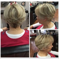 Foto scattata a EMMA&amp;#39;S HAIR SALON &amp;amp; MAKE UP da Emma&amp;#39;s Hair Salon M. il 12/18/2015