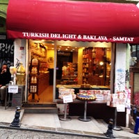 Foto diambil di Şamtat Turkish Delight Baklava oleh Kemal Ç. pada 11/21/2014