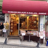 Photo taken at Şamtat Turkish Delight Baklava by Kemal Ç. on 11/21/2014