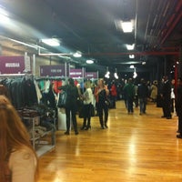 12/8/2012 tarihinde Susan M.ziyaretçi tarafından Lucky Shops NY'de çekilen fotoğraf