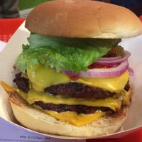 Foto tirada no(a) Kirk&amp;#39;s Steakburgers por Hisa T. em 6/15/2019