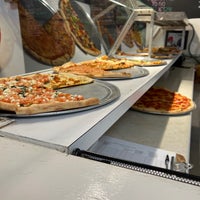 Foto diambil di Big G&amp;#39;s Pizza oleh Paul S. pada 5/21/2022