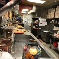 Foto scattata a Ian&amp;#39;s Pizza da Paul S. il 9/14/2017