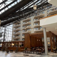 รูปภาพถ่ายที่ DoubleTree by Hilton Hotel Newark Airport โดย Paul S. เมื่อ 9/17/2022