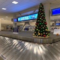 Photo taken at MDW Baggage Claim 7 by Paul S. on 11/21/2019