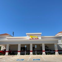 Photo taken at In-N-Out Burger by Paul S. on 10/29/2021