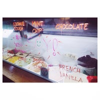รูปภาพถ่ายที่ Oh Yeah! Ice Cream &amp;amp; Coffee Co. โดย Madeline G. เมื่อ 9/21/2014