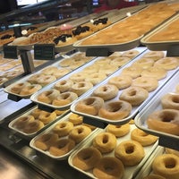Photo taken at Krispy Kreme by Noynanew K. on 1/30/2016