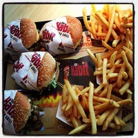 Photo taken at The Habit Burger Grill by JhyPhoenix on 3/16/2013