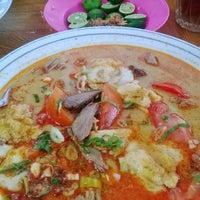 Photo taken at Soto Betawi Sambung Nikmat by OREO on 8/23/2015