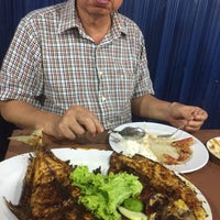 Photo taken at RM Santika Baru Seafood by OREO on 5/9/2015