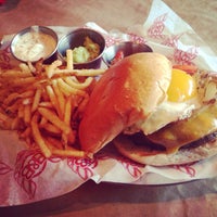 Снимок сделан в Burger &amp;amp; Beer Joint пользователем Kerri P. 5/22/2014