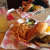 Foto scattata a Burger &amp;amp; Beer Joint da Kerri P. il 5/22/2014