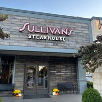 Foto diambil di Sullivan&amp;#39;s Steakhouse oleh Richard S. pada 10/9/2022