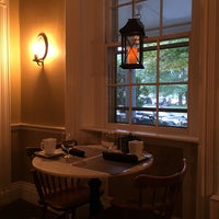 9/30/2017 tarihinde Ellen M.ziyaretçi tarafından Colonial Inn Restaurants'de çekilen fotoğraf