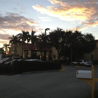 Foto diambil di La Quinta Inn &amp;amp; Suites Ft. Myers - Sanibel Gateway oleh Christian G. pada 12/28/2012