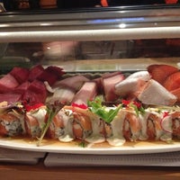 รูปภาพถ่ายที่ Sushi Oishii โดย Donna D. เมื่อ 2/24/2013
