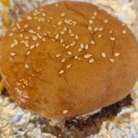 Photo taken at Five Guys by KRN® on 8/13/2022