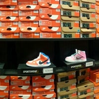 en general símbolo Generador Nike Factory Store - Tienda de artículos deportivos en Maidenhead