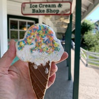 Foto tomada en The Apple Valley Creamery &amp;amp; Bakery  por Pat T. el 7/24/2019