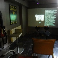 Das Foto wurde bei Fairplay Playstation-Guitar Hero Cafe Bakırköy von Fairplay Playstation-Guitar Hero Cafe Bakırköy am 8/17/2014 aufgenommen