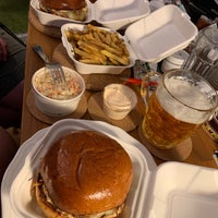 Foto scattata a Dish fine burger bistro da Adam H. il 5/11/2021