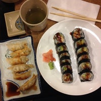 Das Foto wurde bei Kobe Sushi Japanese Steakhouse von Barb W. am 11/3/2013 aufgenommen