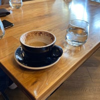 Foto diambil di BlueJay Coffee House oleh Yunus Ş. pada 11/16/2020