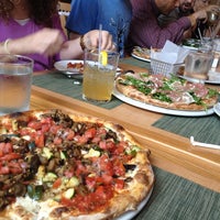 8/14/2013 tarihinde Liz T.ziyaretçi tarafından StoneFire Pizza'de çekilen fotoğraf