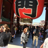 Photo taken at Kaminarimon Gate by Yam on 4/23/2017
