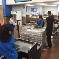 Foto diambil di Walmart Supercentre oleh Americo G. pada 4/18/2015