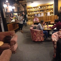 Photo taken at The Coffee Bean &amp;amp; Tea Leaf by Таня on 3/10/2017