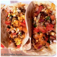 10/9/2015 tarihinde Dallas Foodie (.ziyaretçi tarafından Tacos Y Mas'de çekilen fotoğraf
