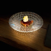 Foto diambil di Chef&amp;#39;s Table by Chef Stephan Zoisl oleh Tuck-Fatt T. pada 6/24/2022
