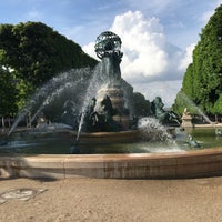 Photo taken at Jardin des Grands Explorateurs Marco Polo et Cavelier-de-la-Salle by Adam Y. on 5/2/2019