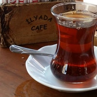 รูปภาพถ่ายที่ İlyada Cafe โดย Oğuz K. เมื่อ 9/17/2019
