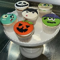 Foto tirada no(a) Haute Cupcakes por K H A L I D em 10/29/2021