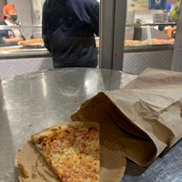 Foto scattata a 2 Bros. Pizza da Wendy P. il 2/11/2022