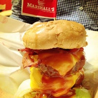 Снимок сделан в Marshall&amp;#39;s Burger пользователем forevAi •. 4/11/2013