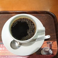 Photo taken at Ueshima Coffee House by Yu on 10/11/2018