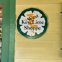 Снимок сделан в Kermit&amp;#39;s Key West Key Lime Shoppe пользователем Kara S. 4/2/2023